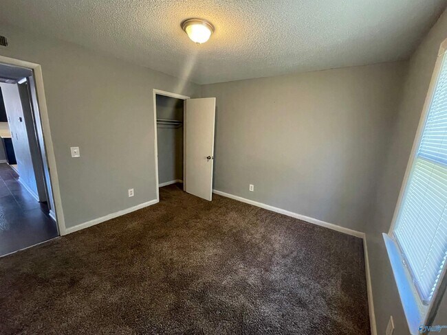 Foto del edificio - 4514 Bonnell Dr NW
