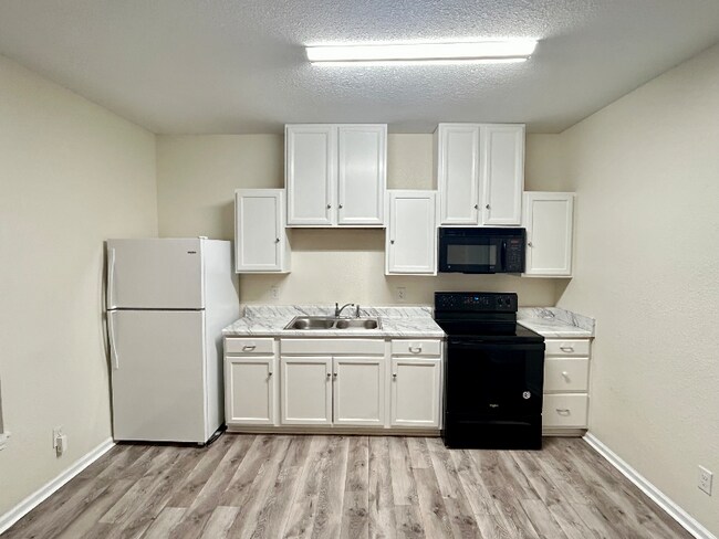 Foto del edificio - 404 E 18th St