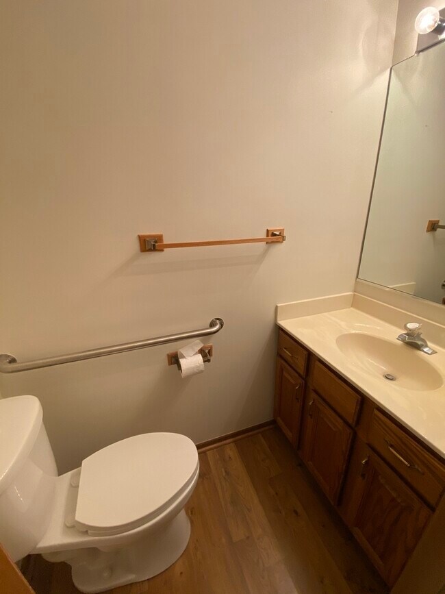 1085 Greenwood Cir Unit 1085, Woodstock, IL 60098 Condo for Rent in