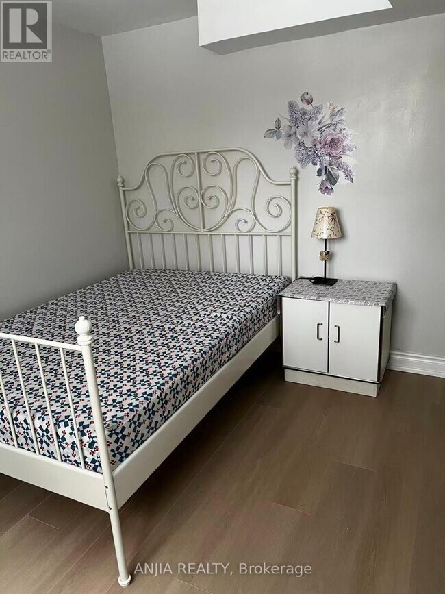 Photo du bâtiment - 3441 Sanderling Crescent