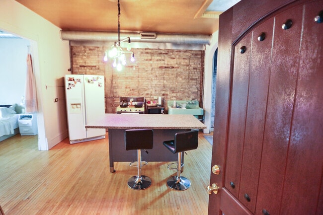 Building Photo - 183-187 W Main St