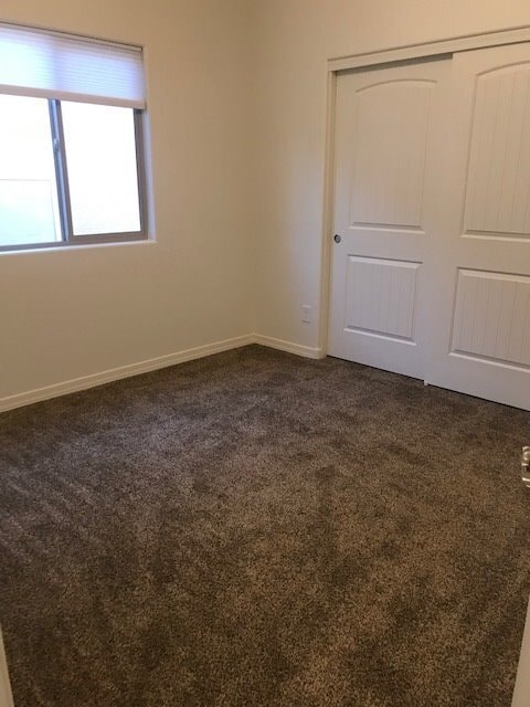 Building Photo - 3 bedroom 2 bath Home in Villas on Elm Contact Property Pros Property Managment 928-634-7710