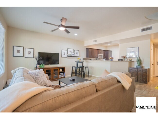 Foto del edificio - Set in a Gated and Peaceful Glendale Commu...