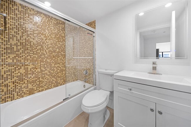 Building Photo - 17021 N Bay Rd