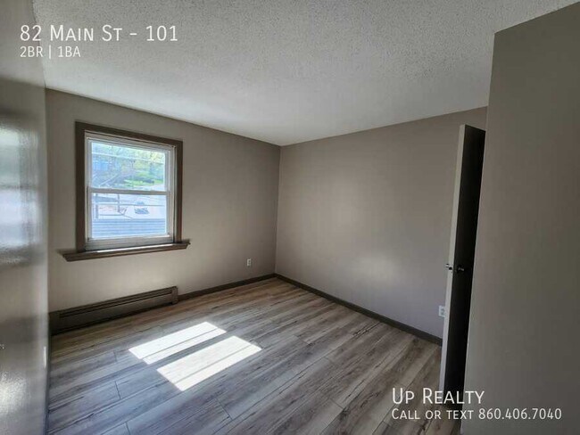 Building Photo - 82 Main St