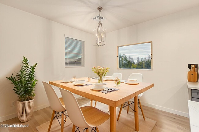 Building Photo - 129 W Latona Rd