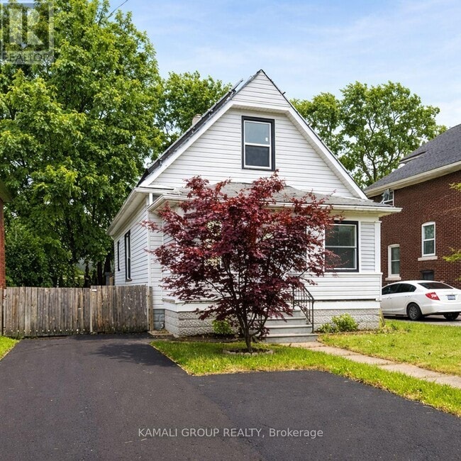 Building Photo - 4554 Third Ave