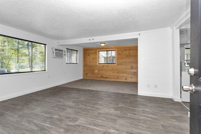 Building Photo - 5683 Cessna Dr