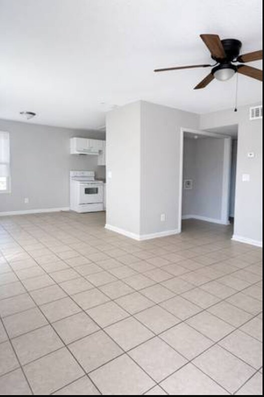 Foto del edificio - 1000 Transmitter Rd