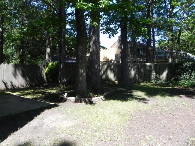 Foto del edificio - 2 bedroom town home in Rosemont Forest