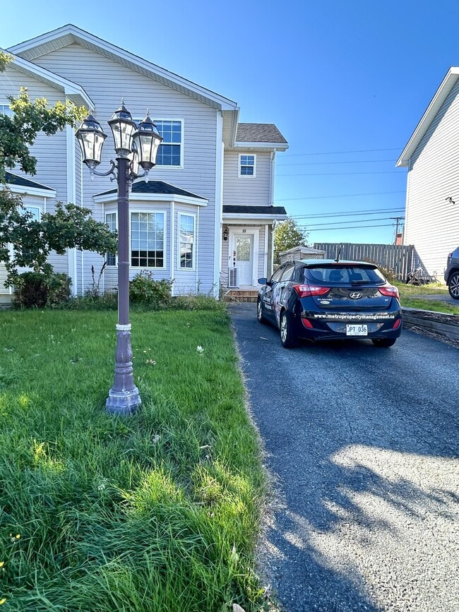 Building Photo - 18 Sorrel Dr
