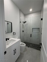 Building Photo - 1037 Macy St E