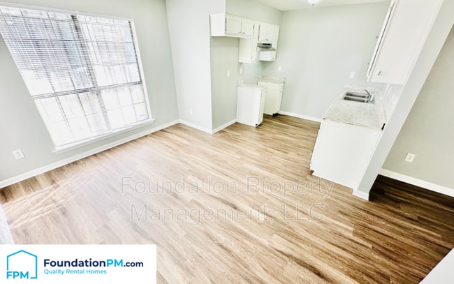 Building Photo - 3385 Lone Rock Dr