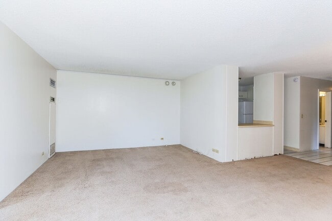 Photo - Aloha Towers - 2 bedroom, 2 bath corner unit with 1 covered parking stall House