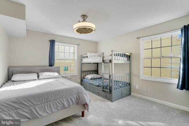 Foto del edificio - 5902 Surrey Hill Pl