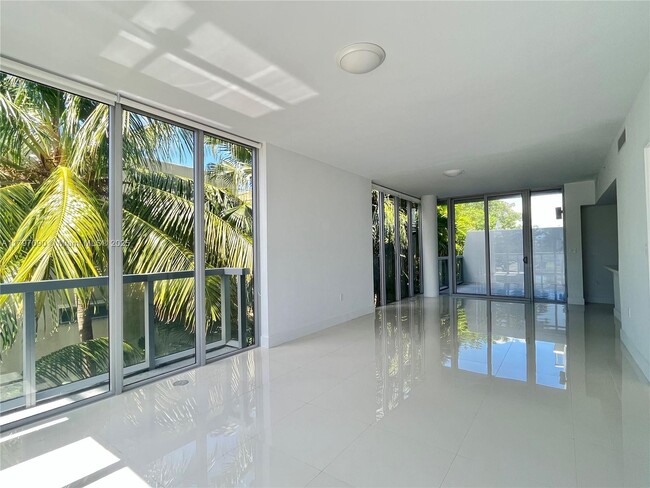 Foto del edificio - 9940 W Bay Harbor Dr