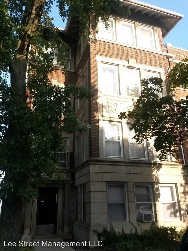 Building Photo - 7737 N Eastlake Terrace
