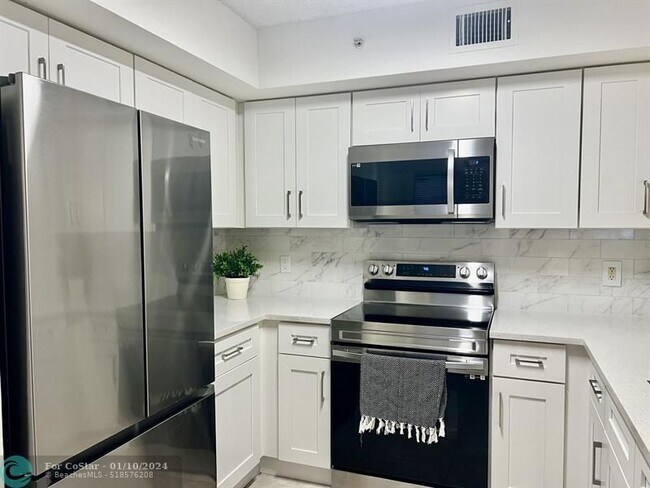 Foto del edificio - 4836 N State Rd 7