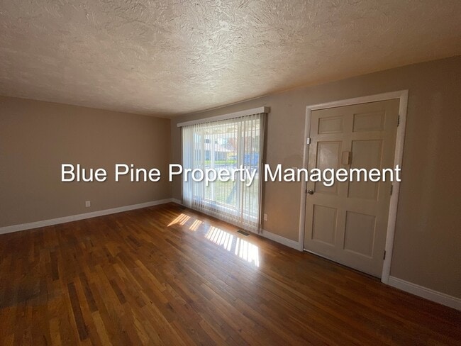 Building Photo - 1195 E 15th St