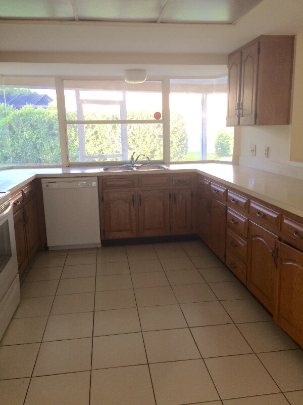Building Photo - 9202 Regents Park Dr
