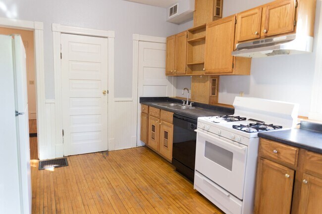 Foto del edificio - Prime 5 Bedroom in Dinkytown close to the U of M!