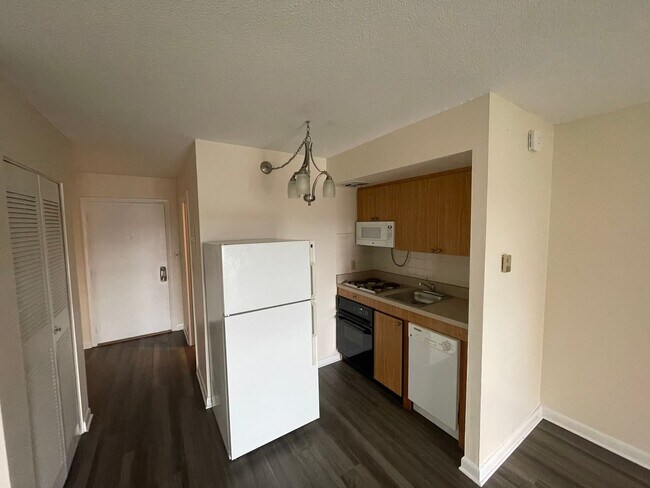 Building Photo - Studio in fantastic Arlington Center building