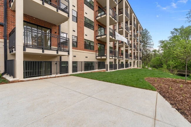 Building Photo - Reed Creek Greenway Apartments