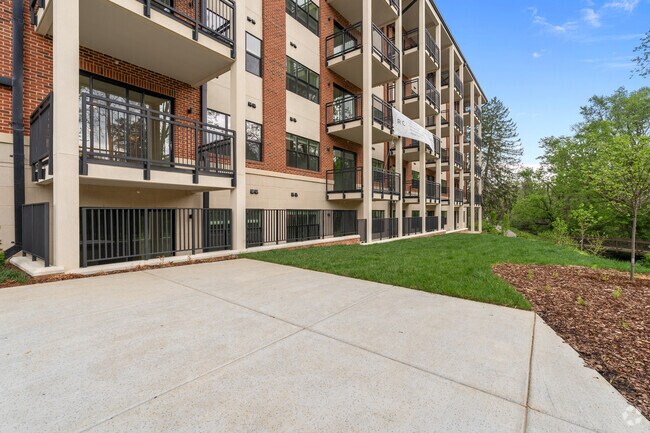 Building Photo - Reed Creek Greenway Apartments