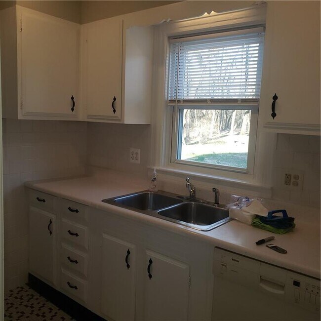 Building Photo - 13 Redland 1st Floor Av