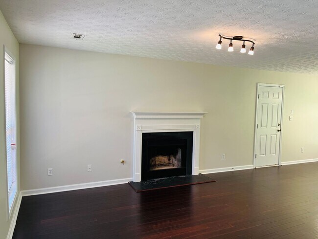 Foto del edificio - Beautiful 3 bedroom, 2 bathroom home located in Grantville! Must see!