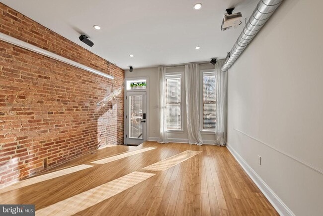 Building Photo - 412 E Lanvale St