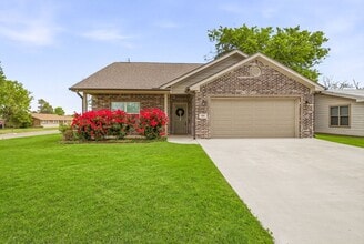 Building Photo - 191 Davis Ave