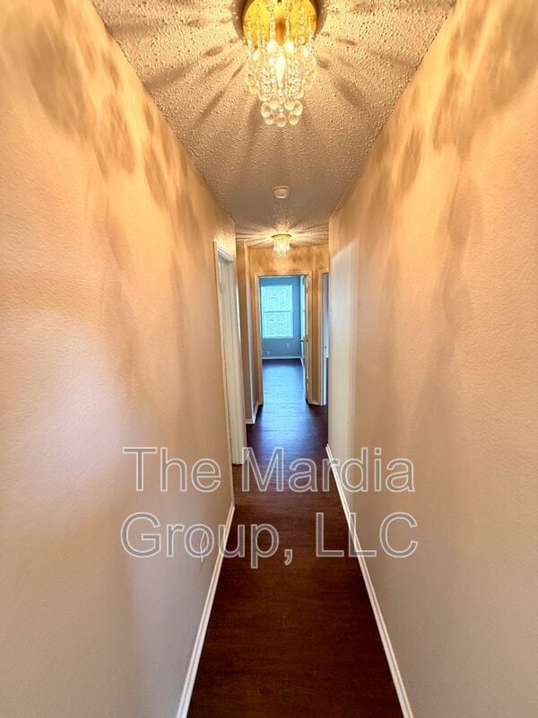 Foto del edificio - 1229 Highview Dr