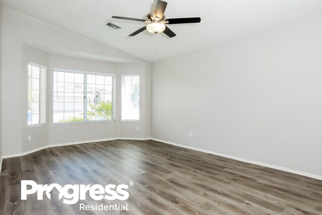 Foto del edificio - 2745 E South Fork Dr