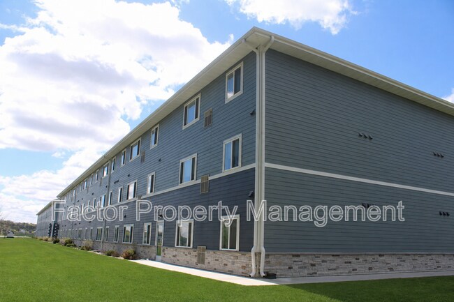 Building Photo - 561 S Elk St