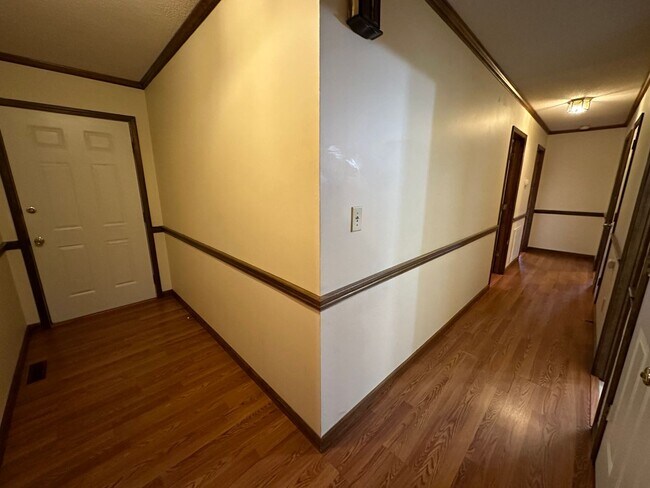 Foto del edificio - Three bedroom home an 1 acre lot - Pfafftown