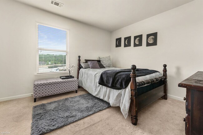 Foto del edificio - 3 br, 2.5 bath House - 839 Regal Lane