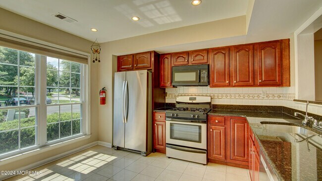 Building Photo - 24 Vassar Pl