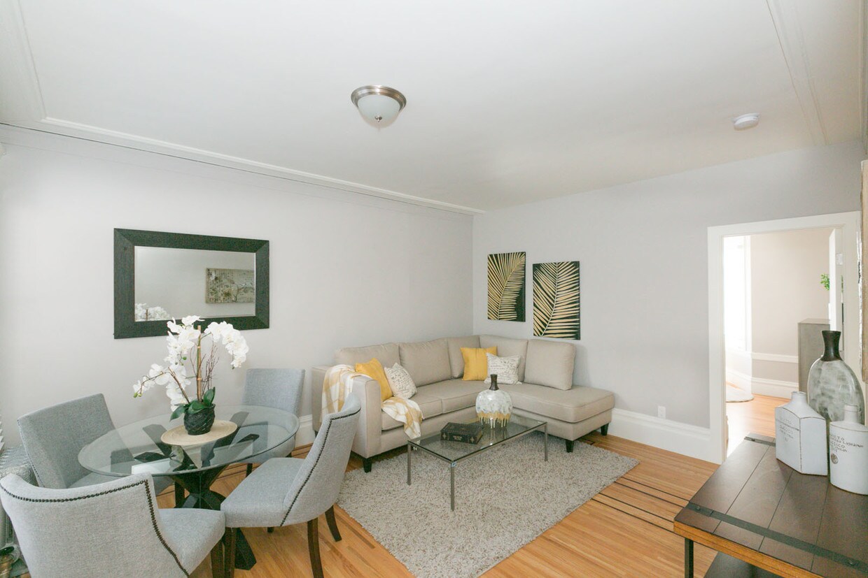 Foto principal - 2730 Sacramento St
