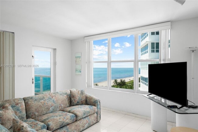 Building Photo - 5001 Collins Ave