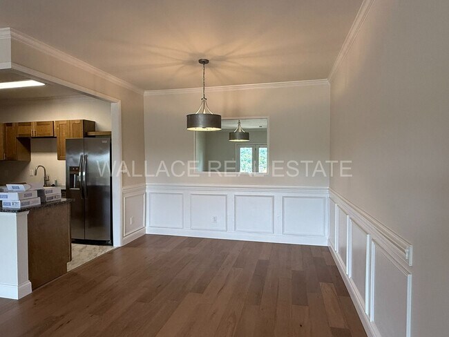 Building Photo - BEAUTIFUL, UPDATED 2 BEDROOM CONDO IN CHER...