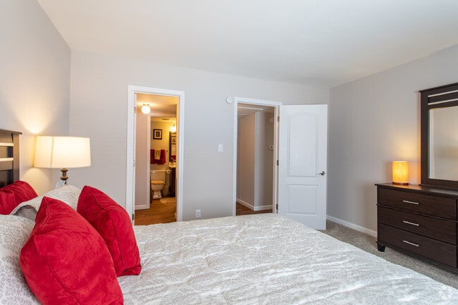 1BR, 1BA - 700 SF Model - Whisper Hollow Apartments