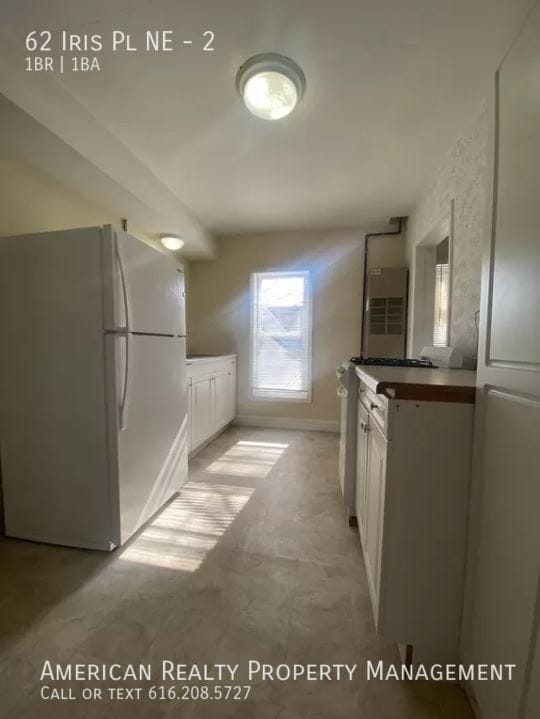 Building Photo - 62 Iris Pl NE