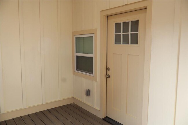Foto del edificio - 5120 Railroad Ave