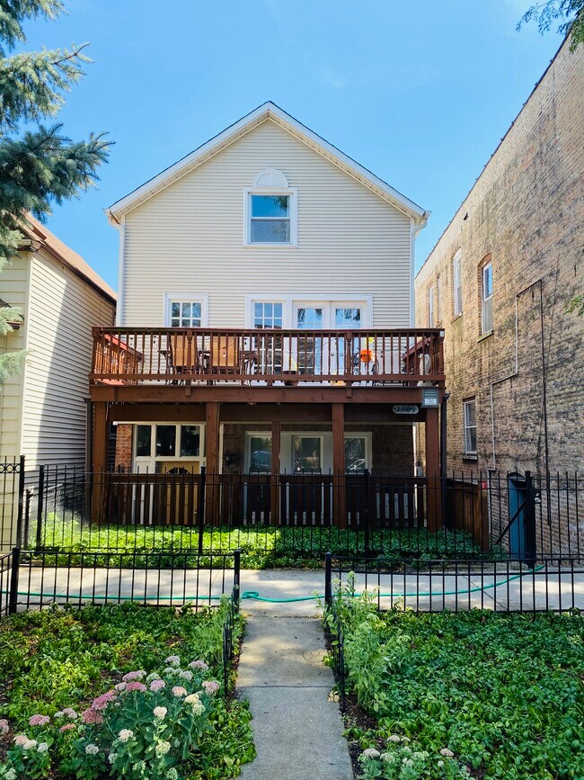 Foto del edificio - 2509 N Marshfield Ave