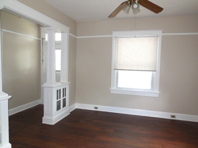 Building Photo - 413 E Schwarz St