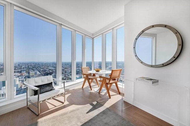 Foto del edificio - 3 bedroom in LONG ISLAND CITY NY 11101