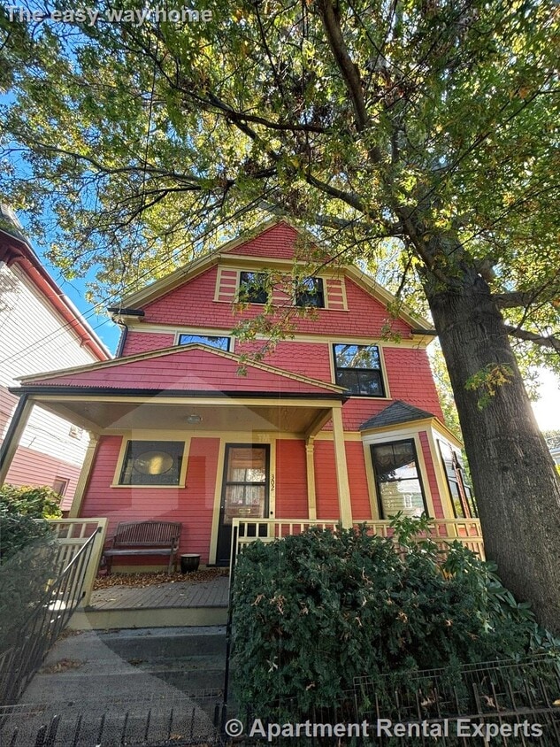 Photo - 302 Brookline St
