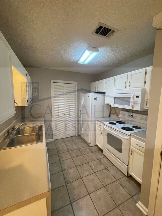 Building Photo - Sherwood 3 Bedroom Home