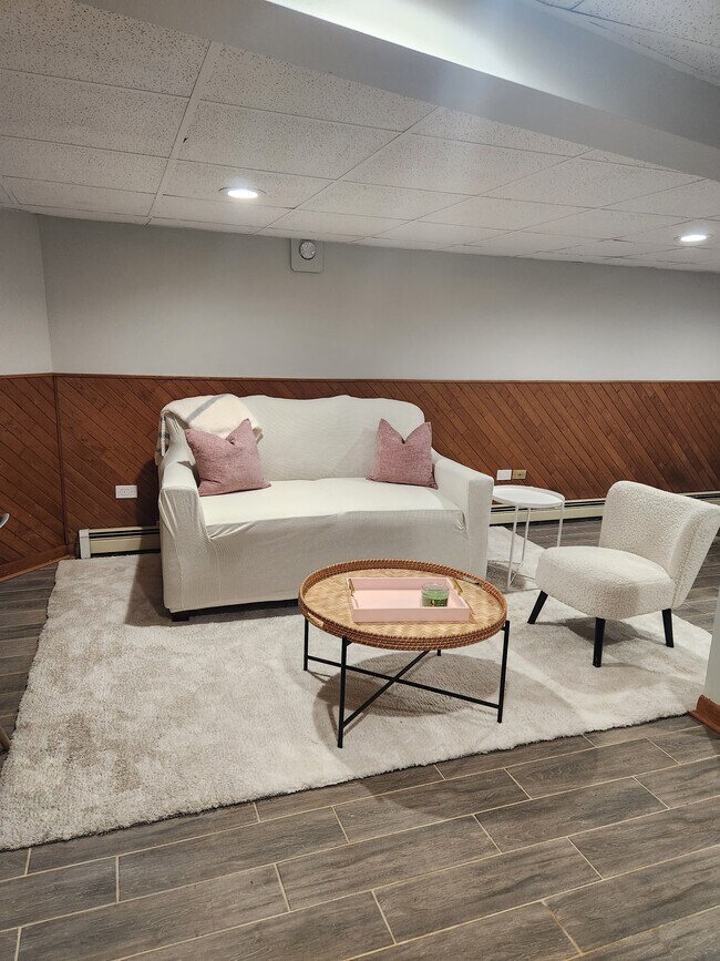 living room - 5848 N Merrimac Ave